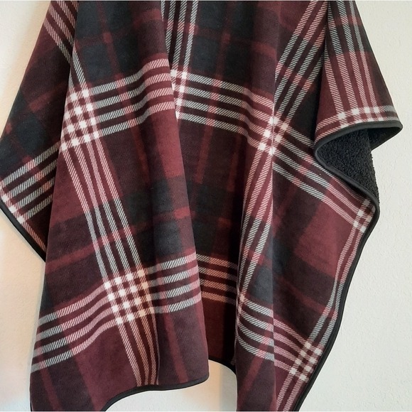 philohbar Poncho Shawl Design Multicolor Like New - Picture 4 of 5